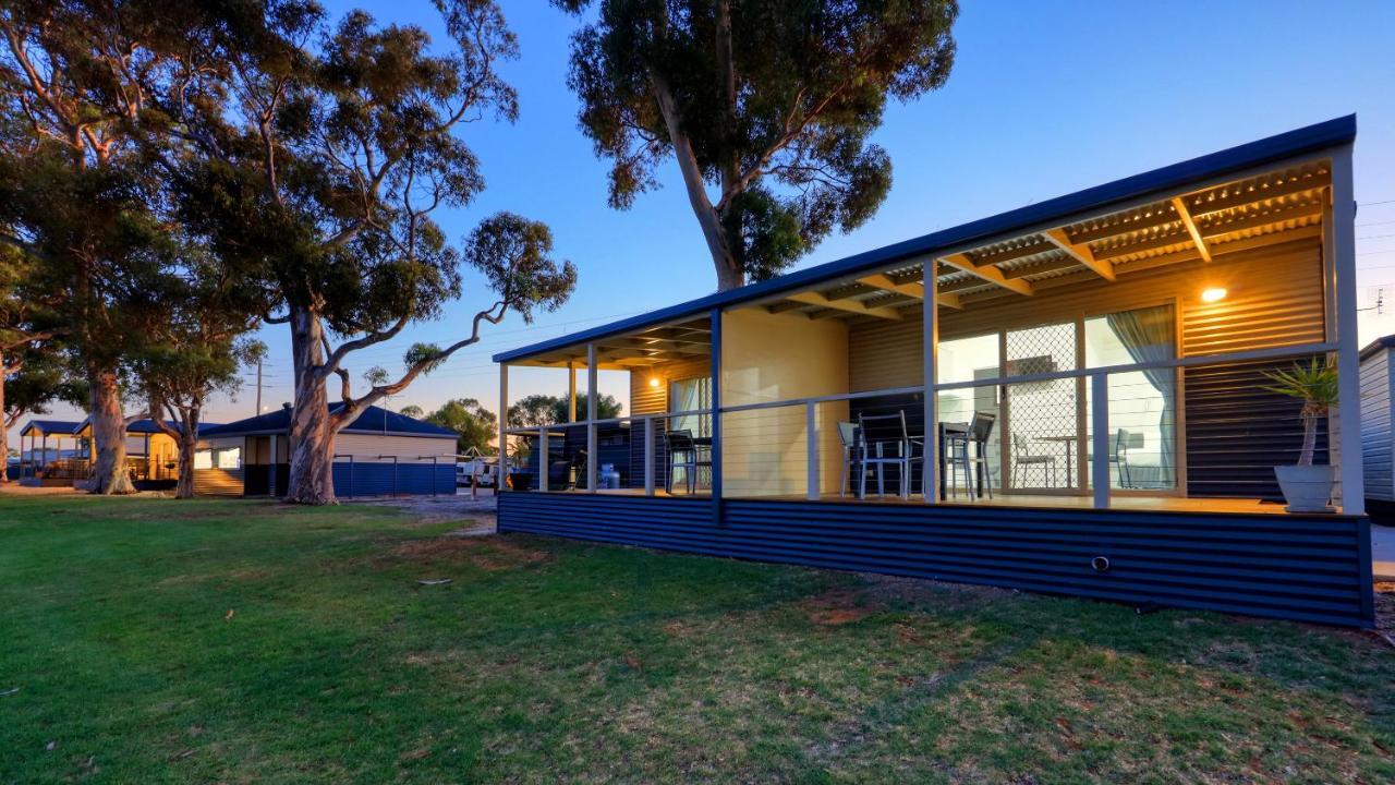 Lake Boga Caravan Park Bagian luar foto