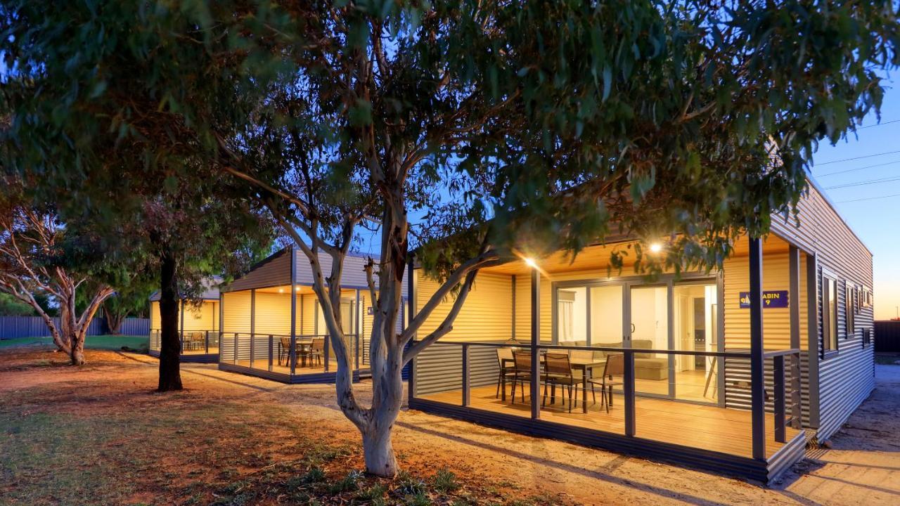 Lake Boga Caravan Park Bagian luar foto