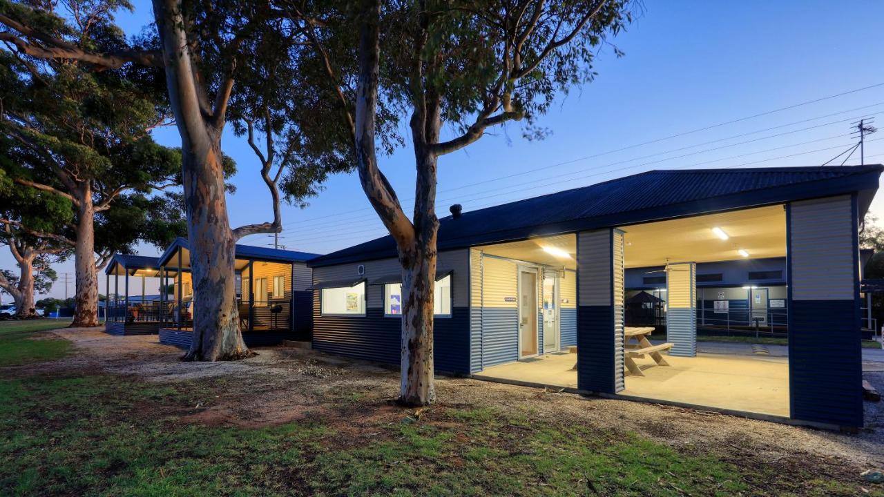Lake Boga Caravan Park Bagian luar foto