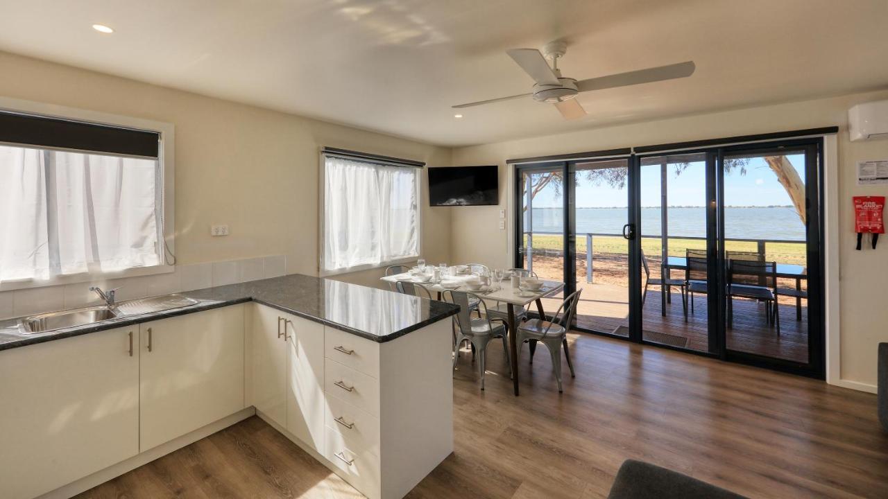 Lake Boga Caravan Park Bagian luar foto