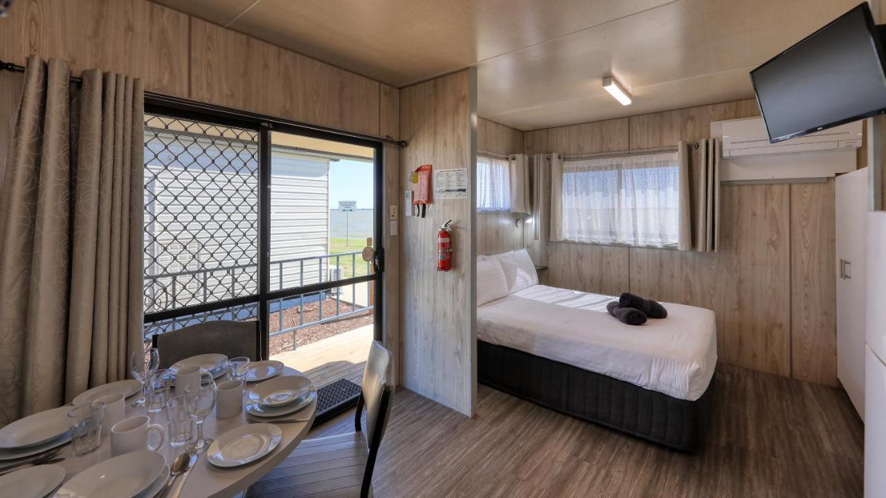 Lake Boga Caravan Park Bagian luar foto