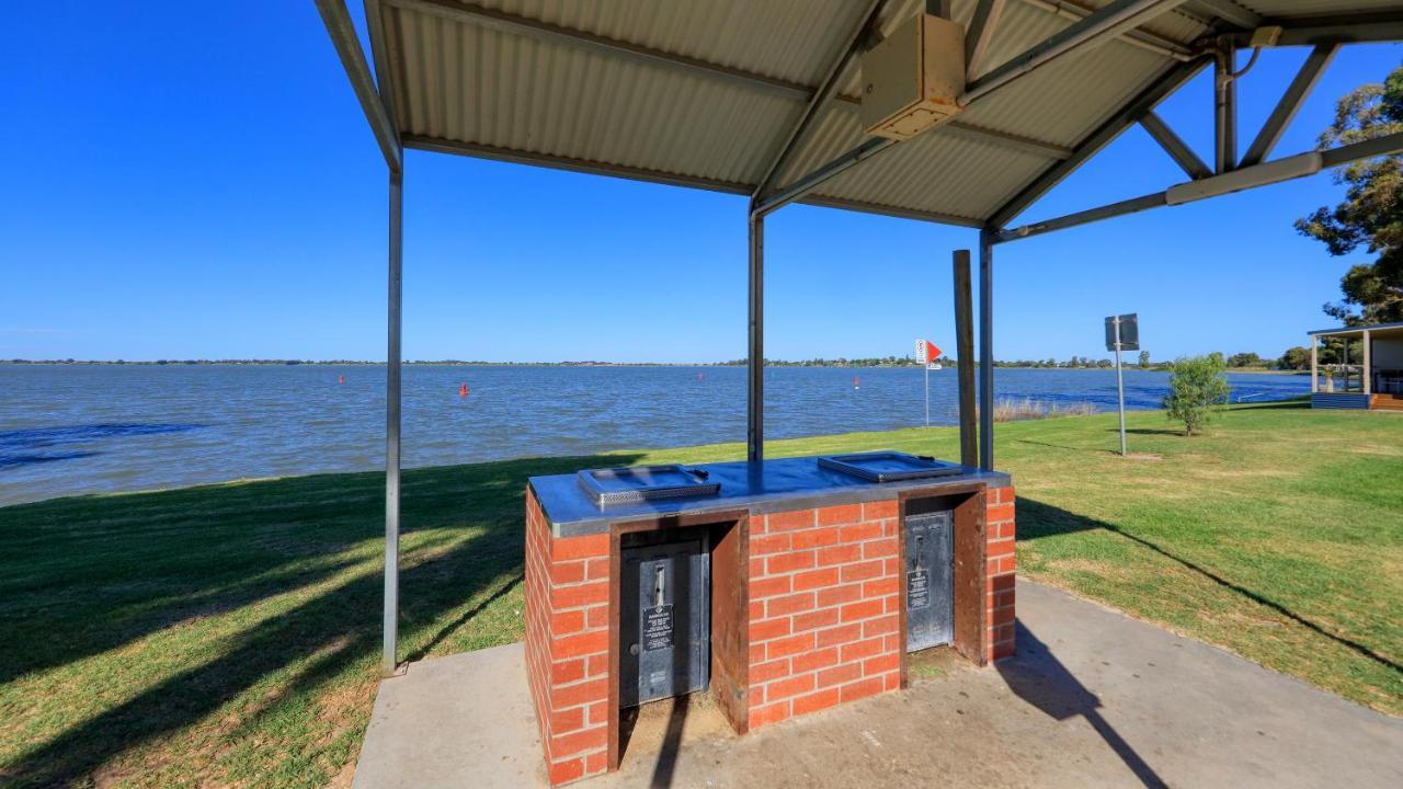 Lake Boga Caravan Park Bagian luar foto