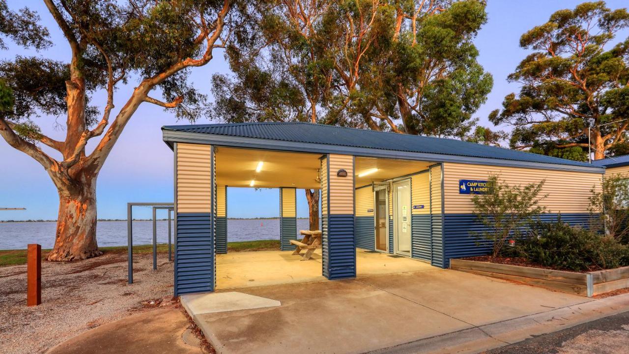 Lake Boga Caravan Park Bagian luar foto
