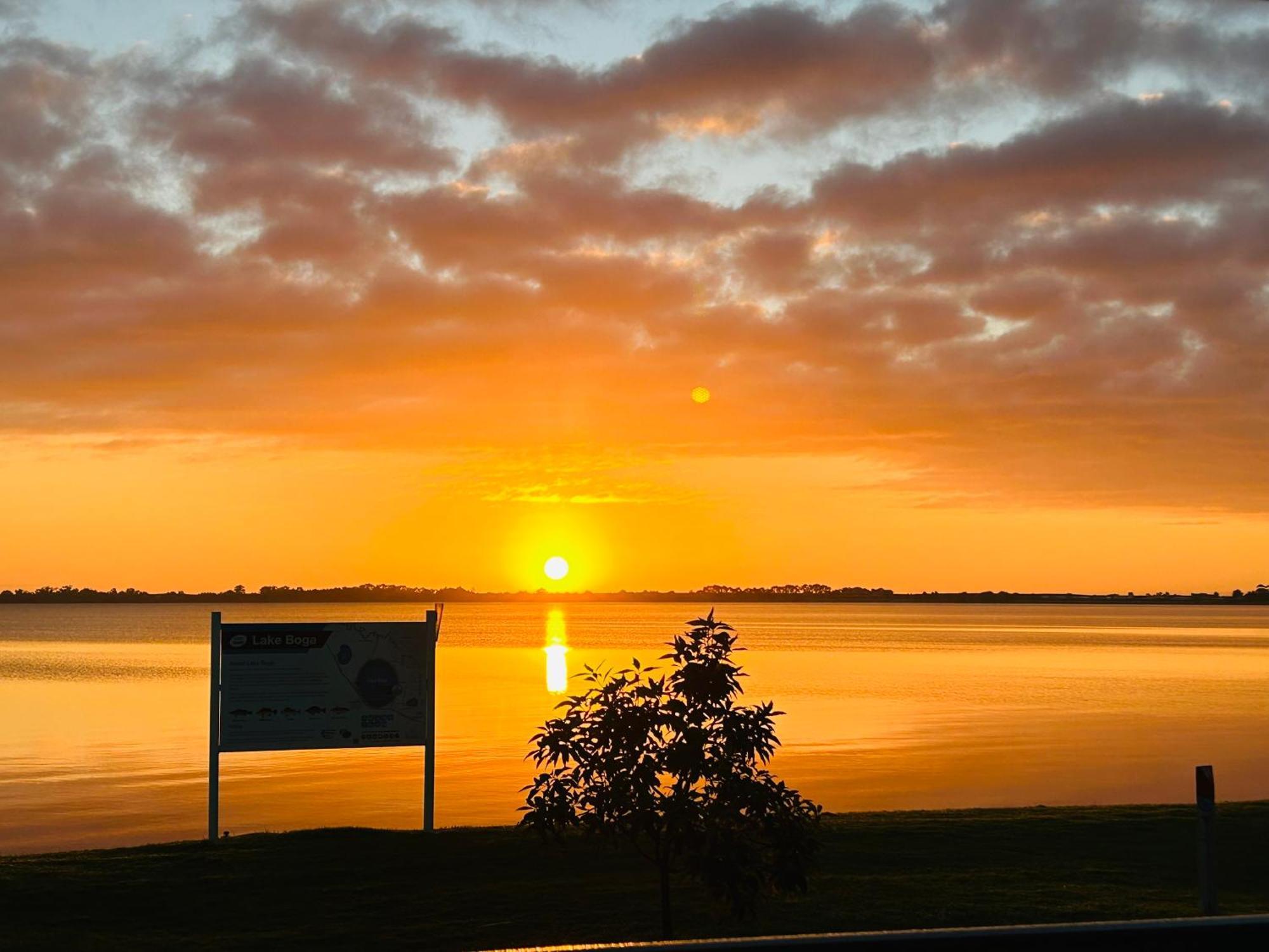 Lake Boga Caravan Park Bagian luar foto
