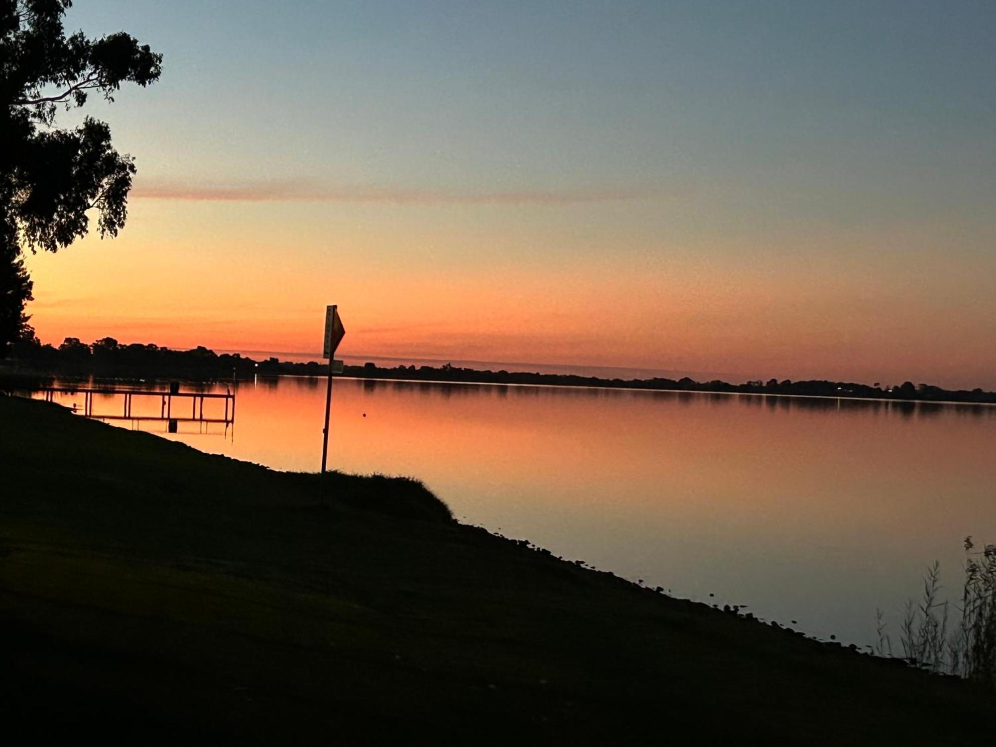Lake Boga Caravan Park Bagian luar foto