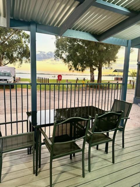 Lake Boga Caravan Park Bagian luar foto