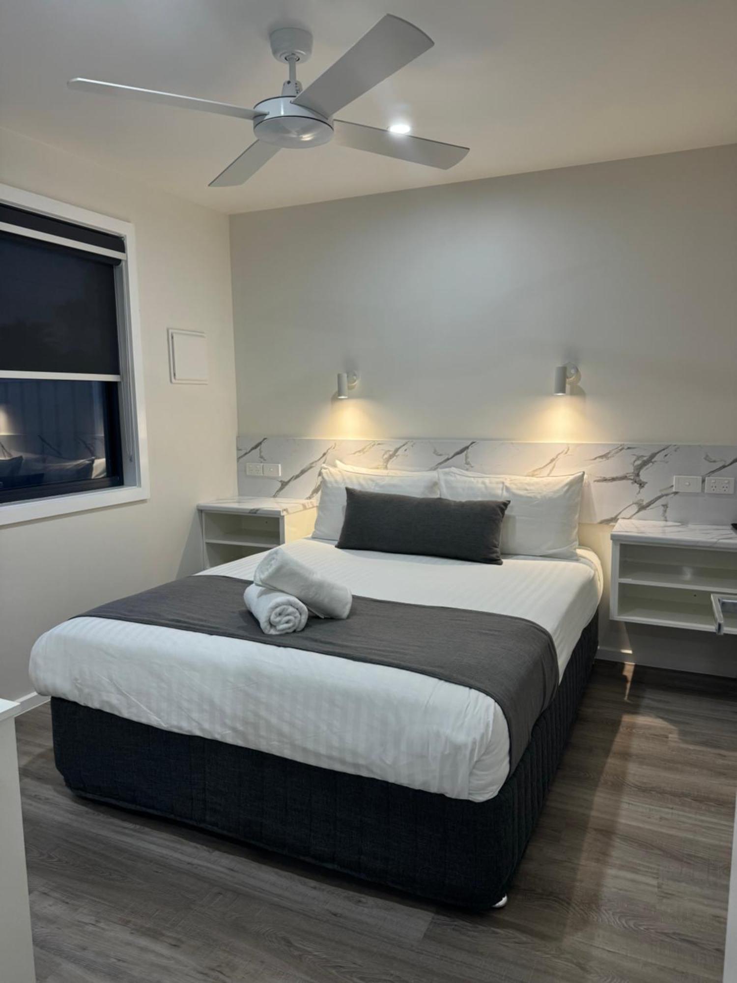 Lake Boga Caravan Park Bagian luar foto