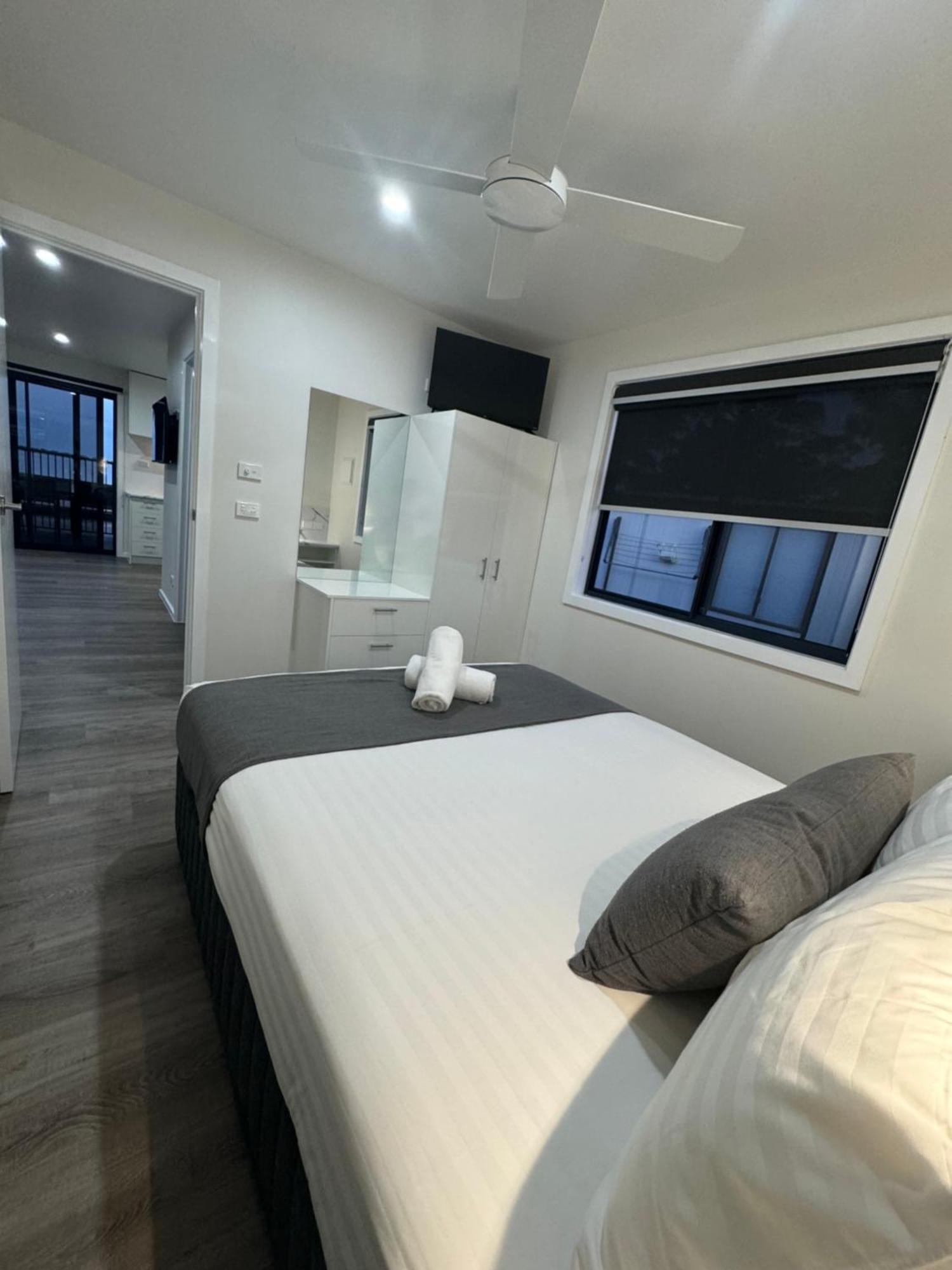 Lake Boga Caravan Park Bagian luar foto