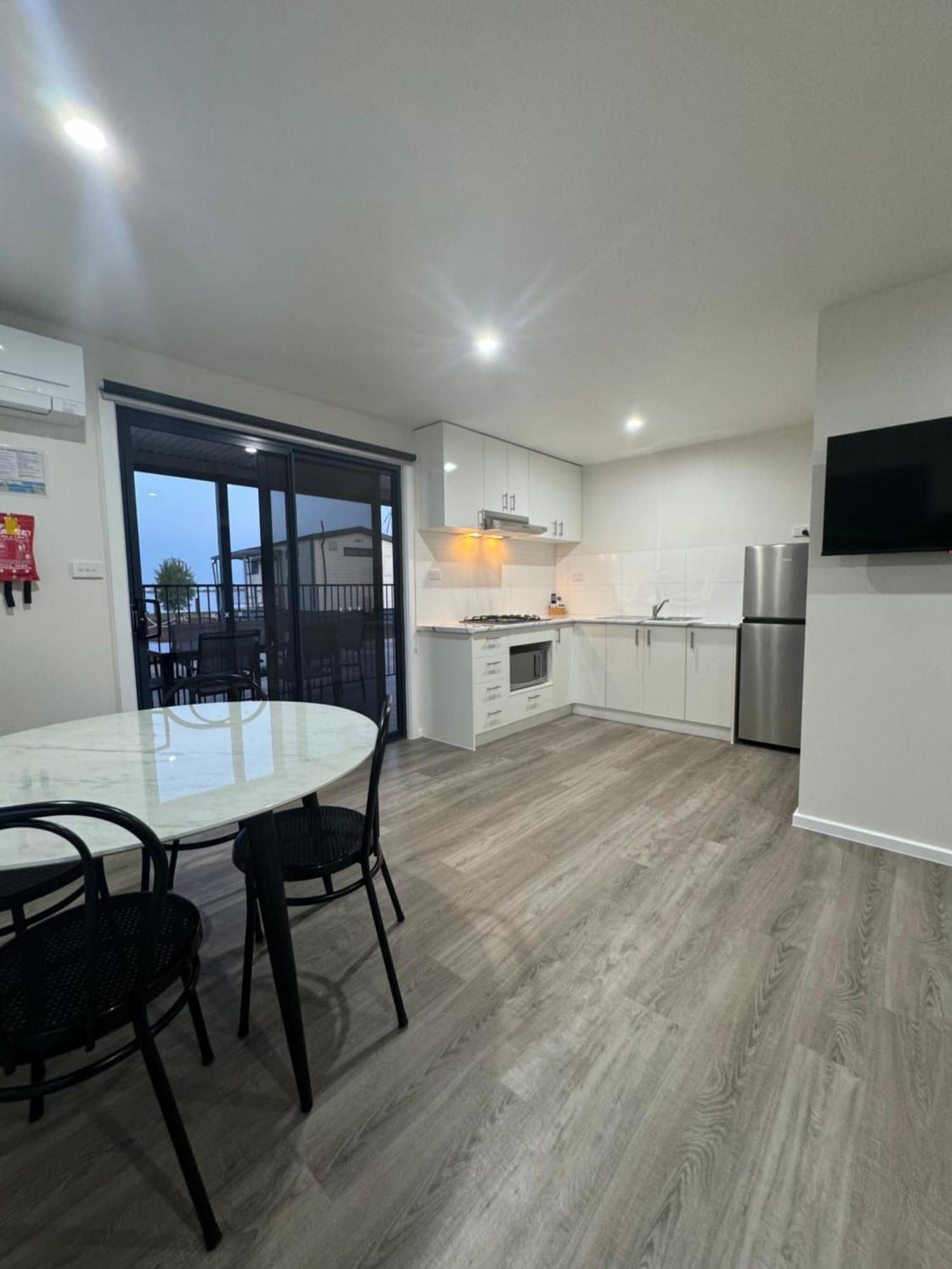 Lake Boga Caravan Park Bagian luar foto