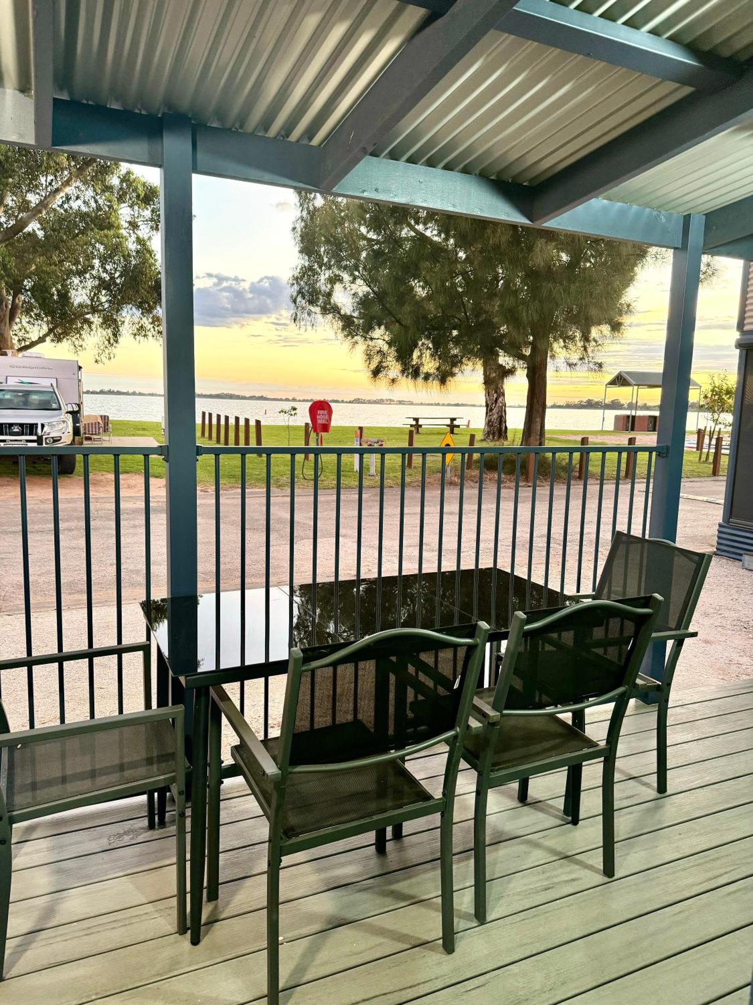 Lake Boga Caravan Park Bagian luar foto